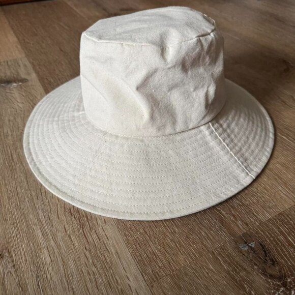 Madewell White bucket hat with adjustable strap Size M/L - Picture 1 of 5